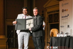 Dr Vijay Jeganath receiving Top 100 Healthcare Leaders Award in Las Vegas.